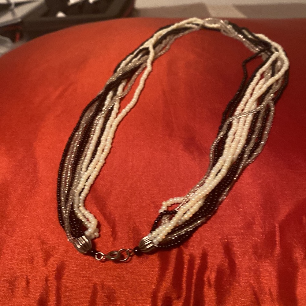 Beautiful necklace - Picture 2 of 3